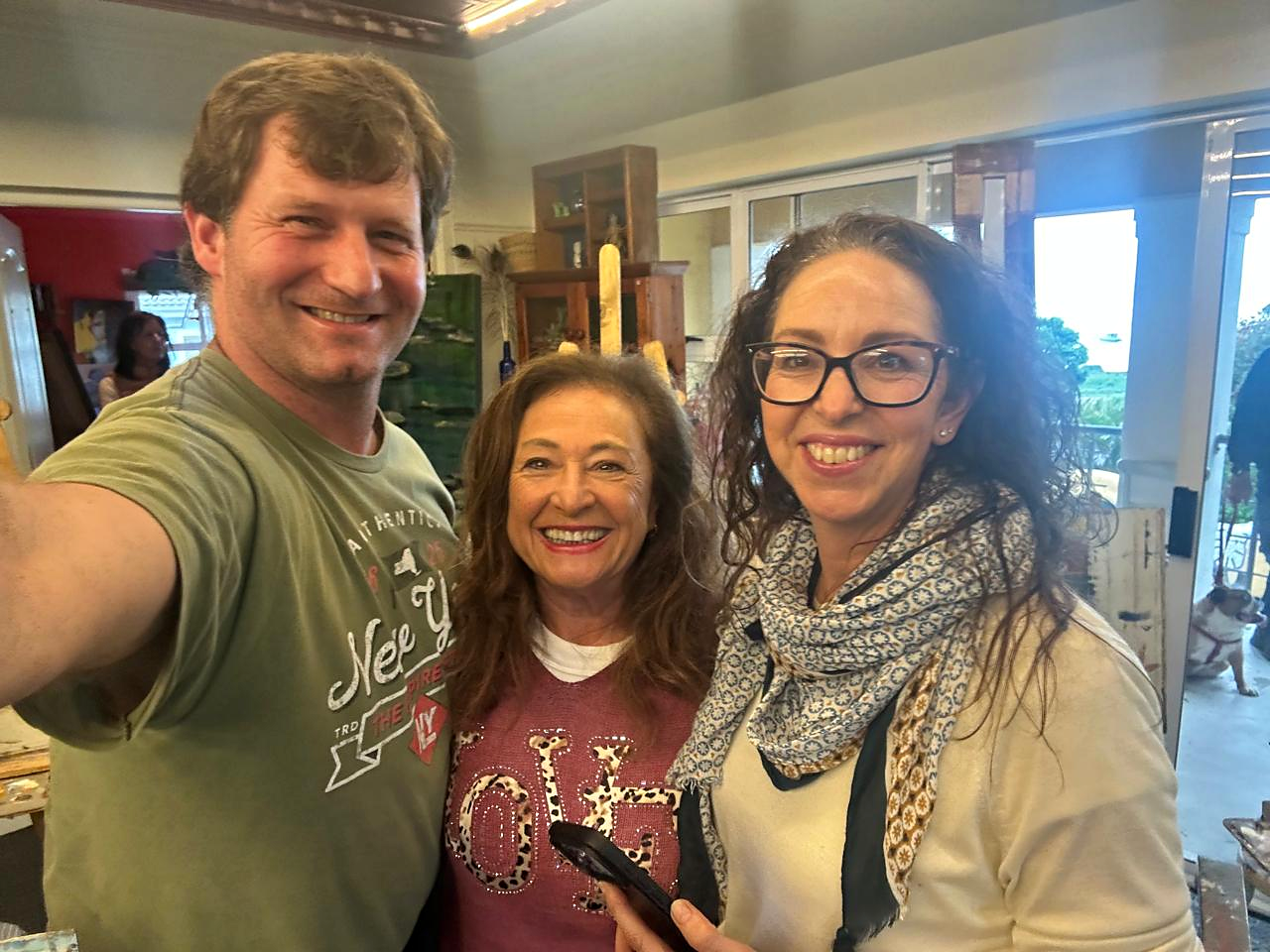 Three Courts of the Forest guests smiling together at the art studio in Knysna